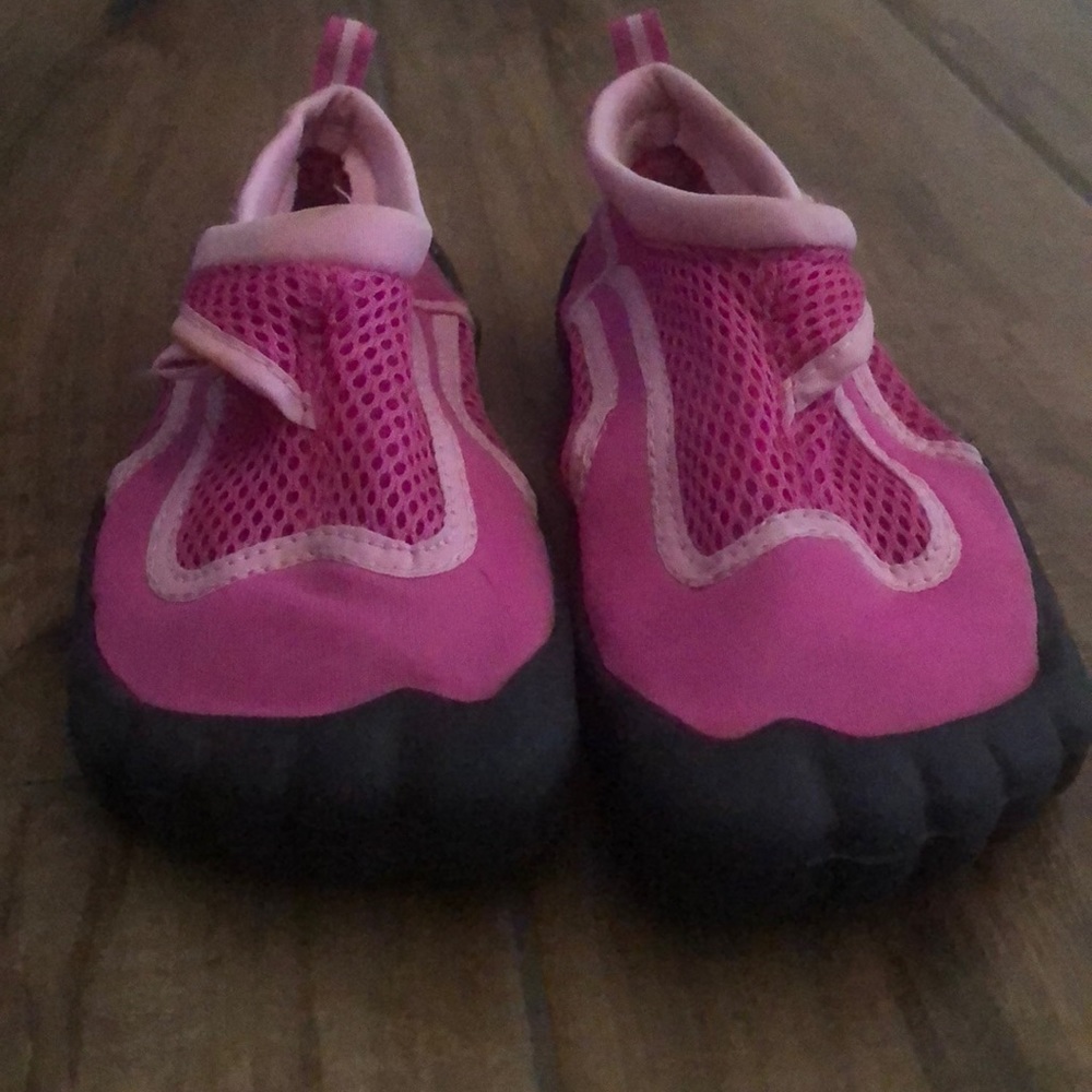 Size 13/1 pink water shoes. Like new